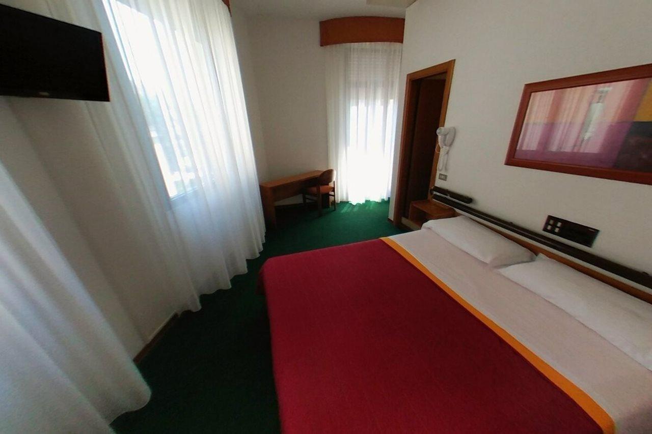 Hotel Arpa ริมินี ภายนอก รูปภาพ